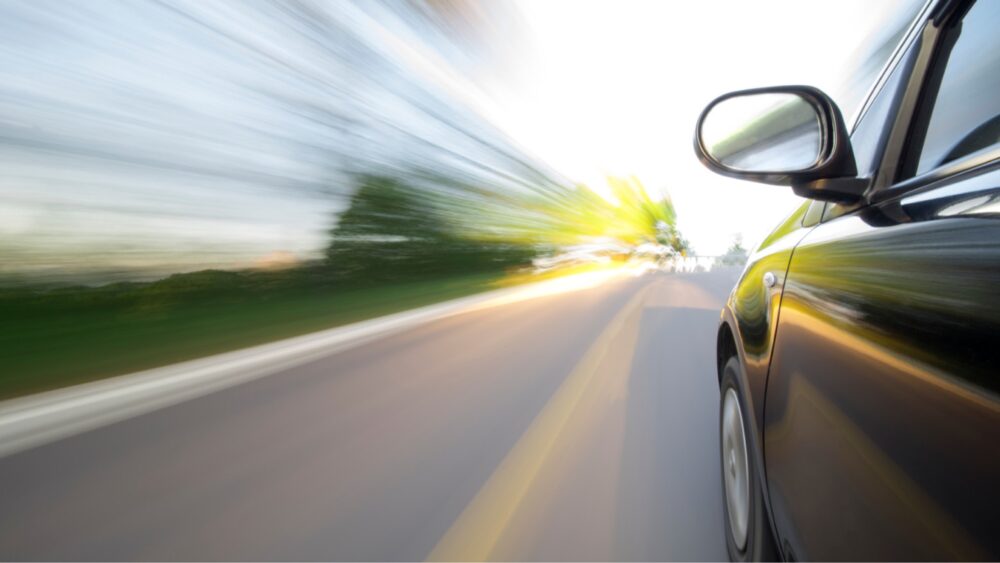 Auto, dass zeigen soll was die Auswirkungen von langen Autofahrten sind